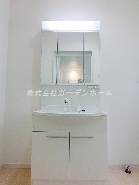 Model house photo.  ■ With loft, With floor heating, Seismic grade tertiary acquisition. Day boasts of warm house. Also it has a popular bathroom ventilation dryer ■