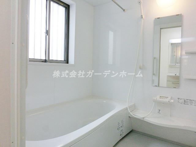 Model house photo.  ■ With loft, With floor heating, Seismic grade tertiary acquisition. Day boasts of warm house. Also it has a popular bathroom ventilation dryer ■