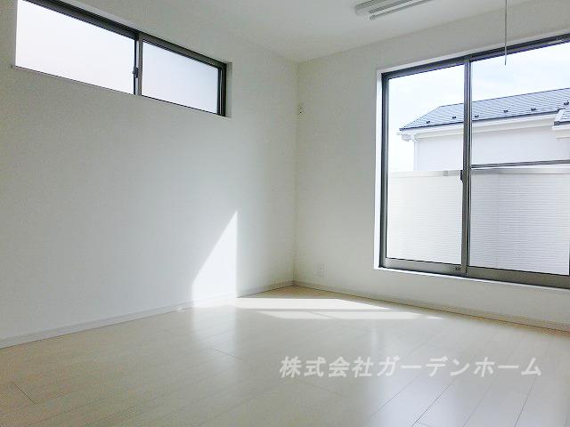 Model house photo.  ■ With loft, With floor heating, Seismic grade tertiary acquisition. Day boasts of warm house. Also it has a popular bathroom ventilation dryer ■