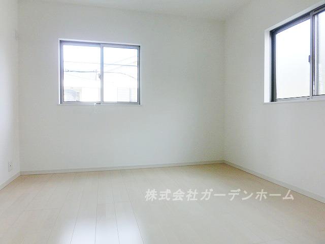 Model house photo.  ■ With loft, With floor heating, Seismic grade tertiary acquisition. Day boasts of warm house. Also it has a popular bathroom ventilation dryer ■