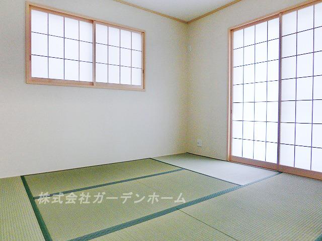 Model house photo.  ■ With loft, With floor heating, Seismic grade tertiary acquisition. Day boasts of warm house. Also it has a popular bathroom ventilation dryer ■