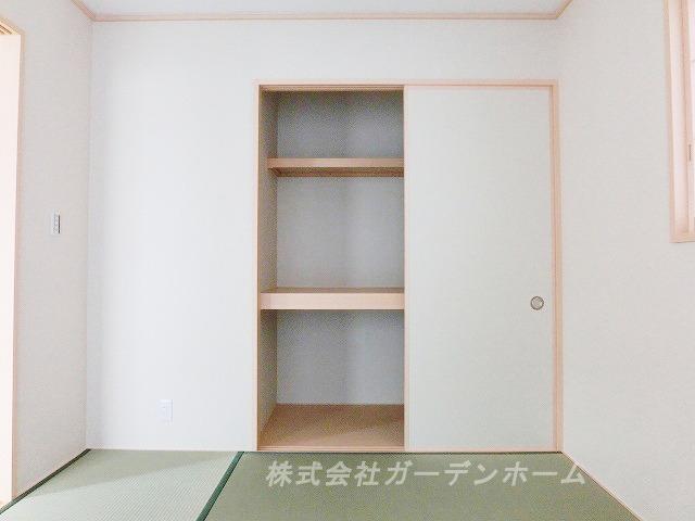 Model house photo.  ■ With loft, With floor heating, Seismic grade tertiary acquisition. Day boasts of warm house. Also it has a popular bathroom ventilation dryer ■
