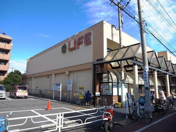 Supermarket. Until Life Toneri shop 885m