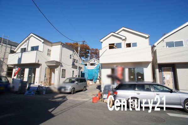 Local photos, including front road. 11 / 19 shooting