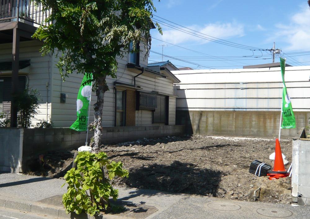 Local appearance photo. Construction before local