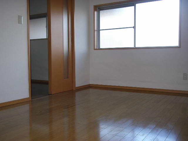 Living and room. 7.5 Pledge Western-style