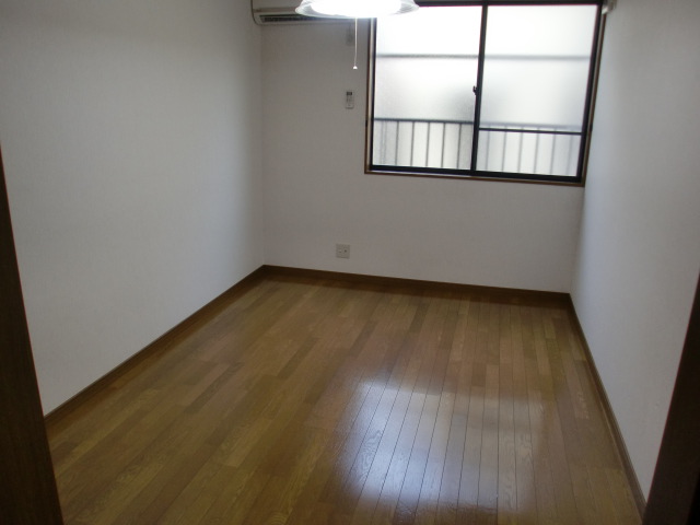 Living and room. Flooring 6.5 Pledge