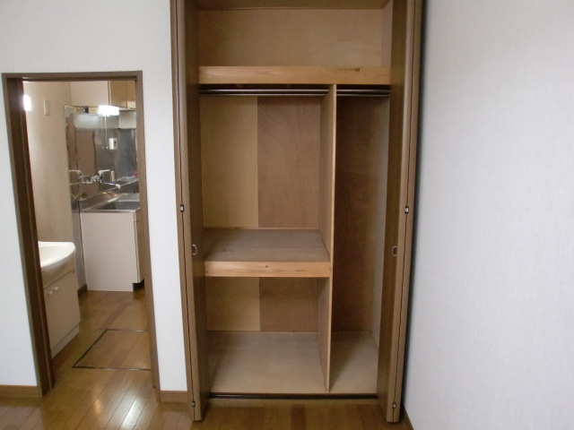 Receipt. Convenient closet & amp; amp; closet