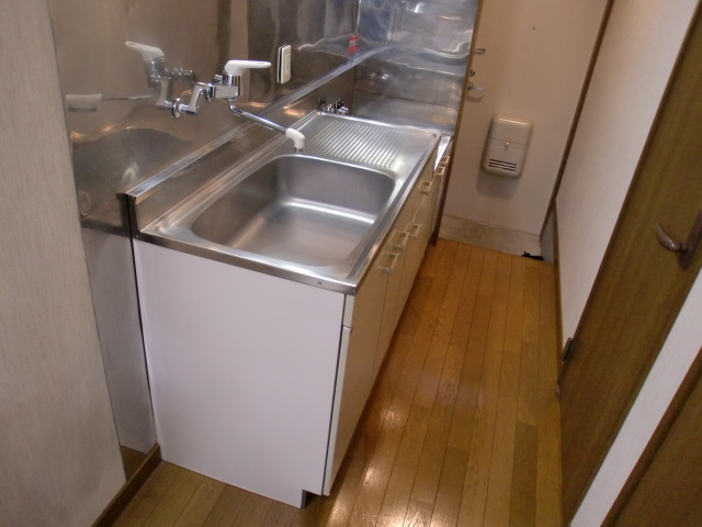 Kitchen. Gas stove installation Allowed