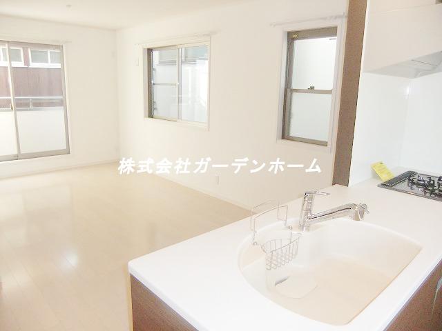 Living. Wider family of smile in the bright living room