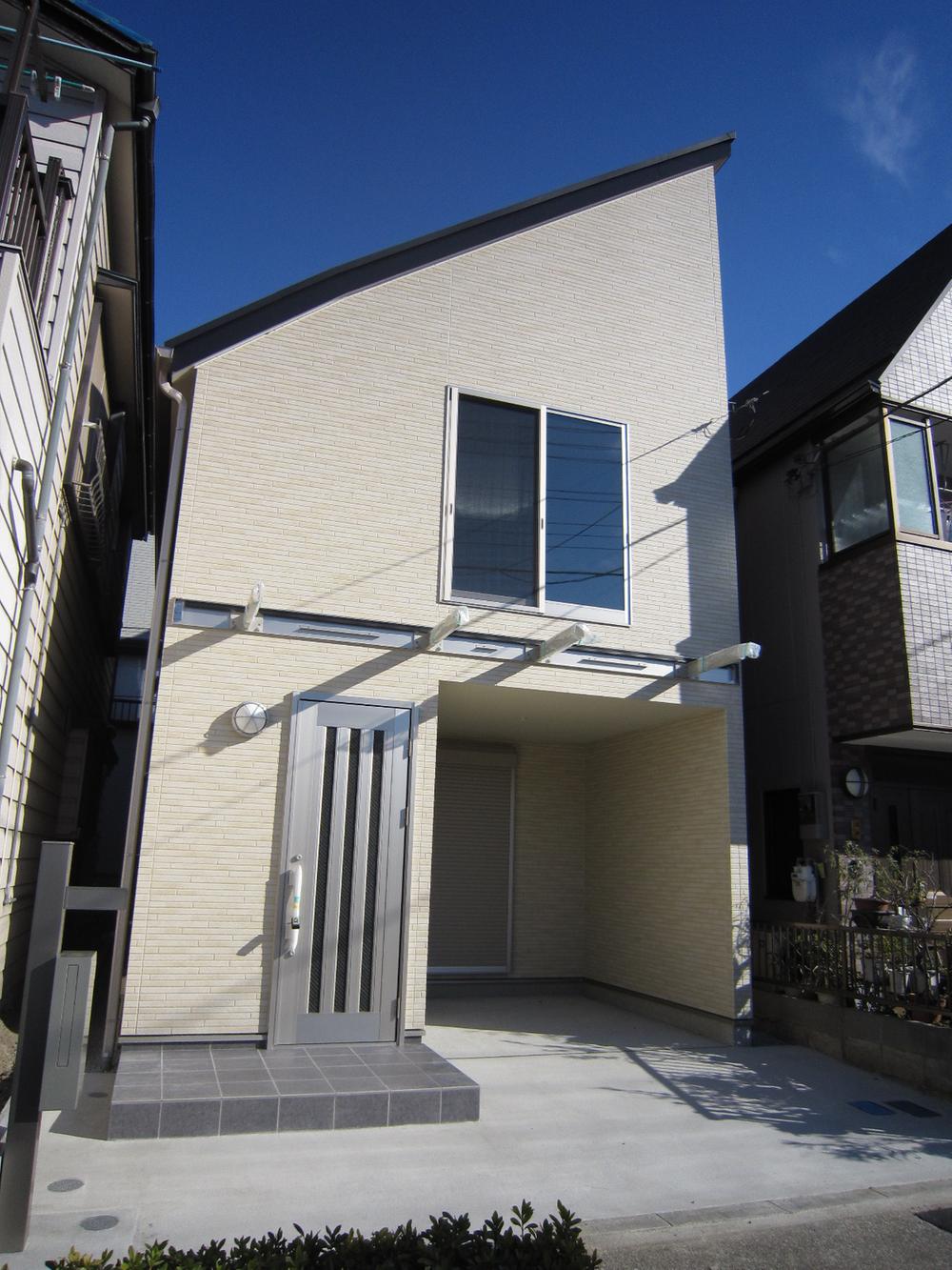 Local appearance photo. Local (12 May 2013) Shooting