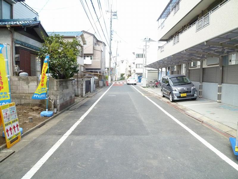 Local photos, including front road. Local (10 May 2013) Shooting