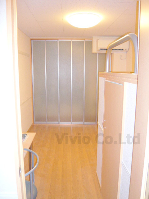 Living and room. Air conditioning ・ Lighting equipped