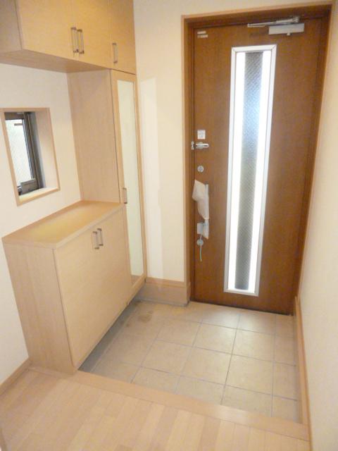 Entrance. It is a photograph of the other site of construction main per in the property construction