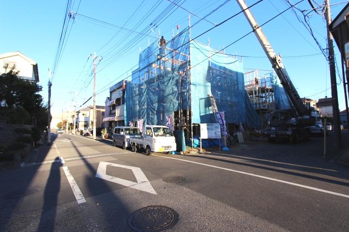 Local photos, including front road. Sunny local. Local (11 May 2013) Shooting