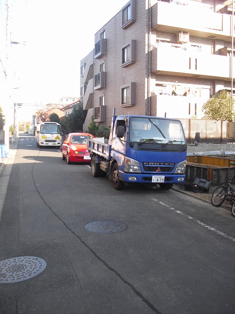 Building appearance. Front road photo [2013 / 12 / 5 shooting]