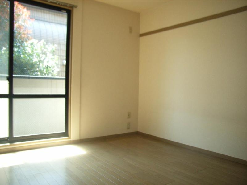 Living and room. Western-style room (south side)