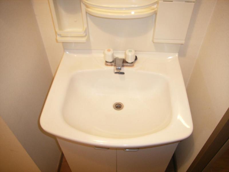 Washroom. Wash basin