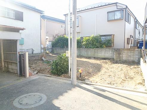 Local photos, including front road. Local (December 3 shooting)