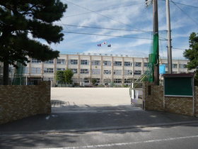 Primary school. Higashiiko up to elementary school (elementary school) 485m