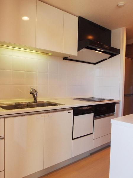 Kitchen. About 3.7 tatami ・ It is 2WAY type that can be out of the LD and the wash room
