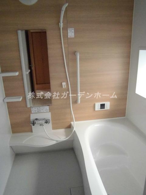 Bathroom. Local (09 May 2013) Shooting