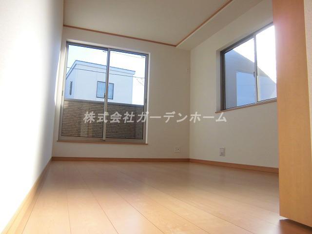 Non-living room. Local (09 May 2013) Shooting