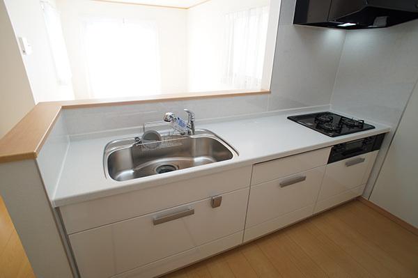 Kitchen. Open-minded face-to-face kitchen at a glance it can be seen in the living room