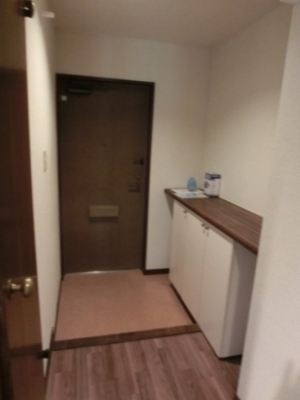 Entrance. It is upscale entrance of the breadth of spacious. 