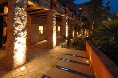 Building appearance. Asian corridor