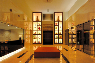 Entrance. Entrance hall ・ front