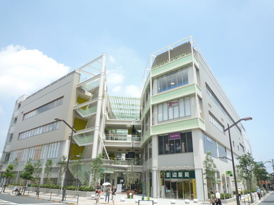 Shopping centre. Pasajio (shopping center) to 200m