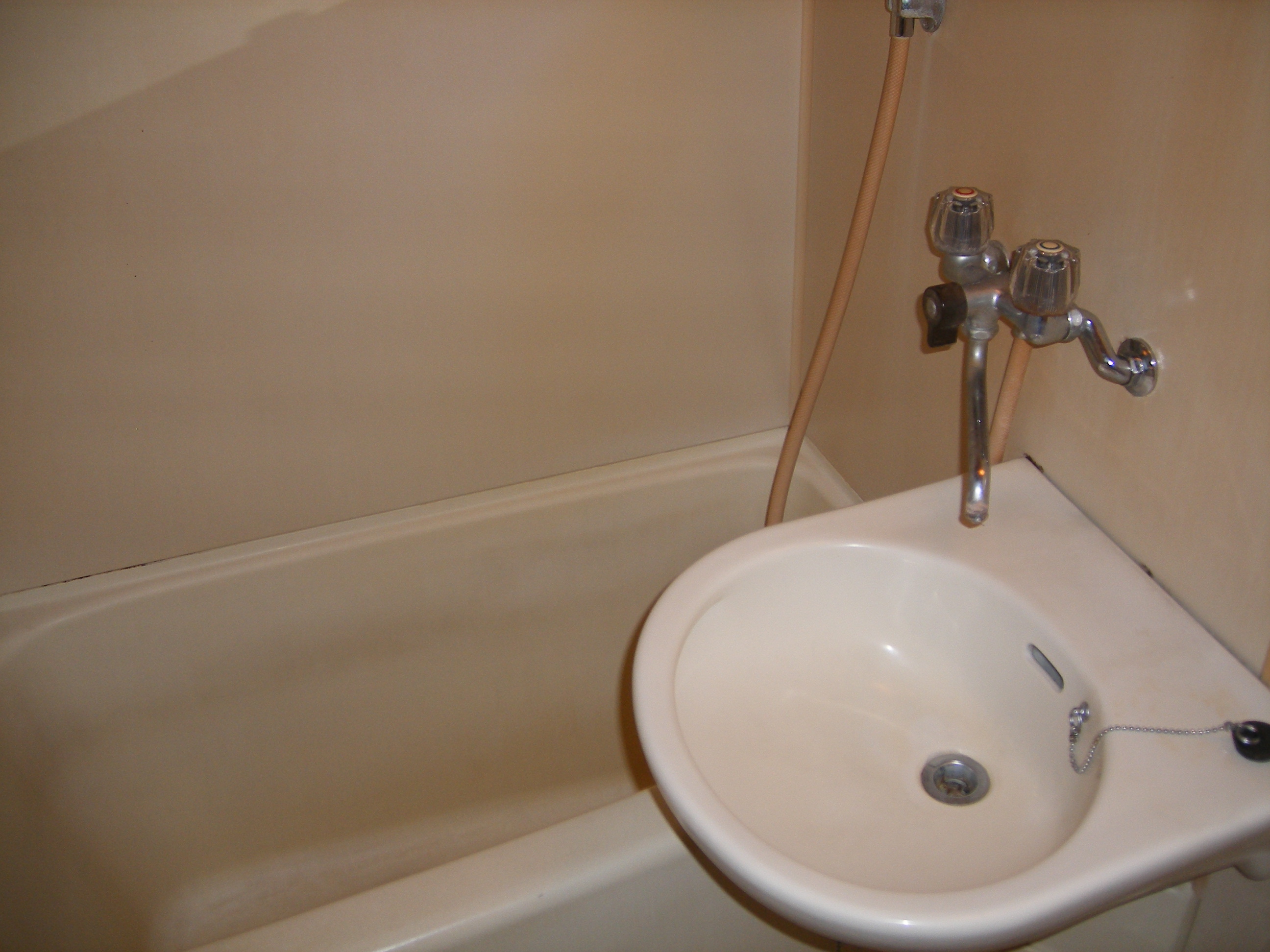 Bath. 2-point unit bus