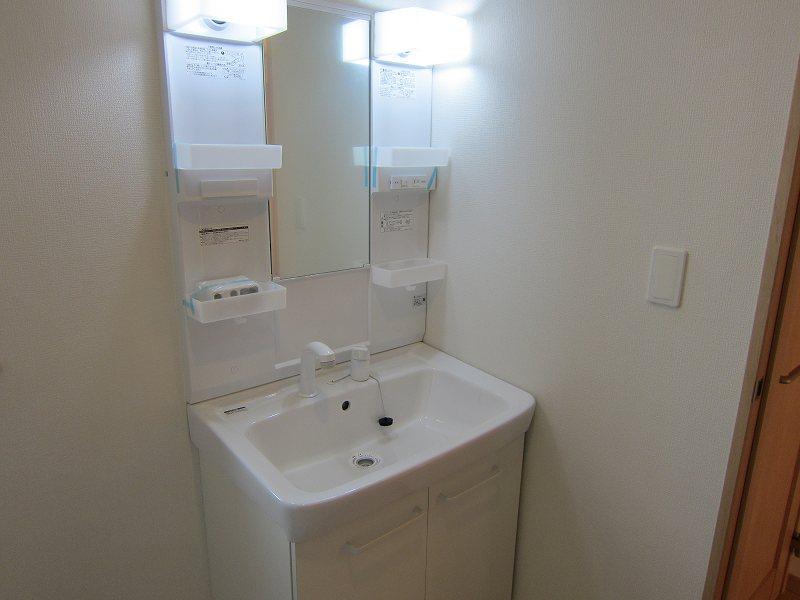 Wash basin, toilet. D Building washbasin