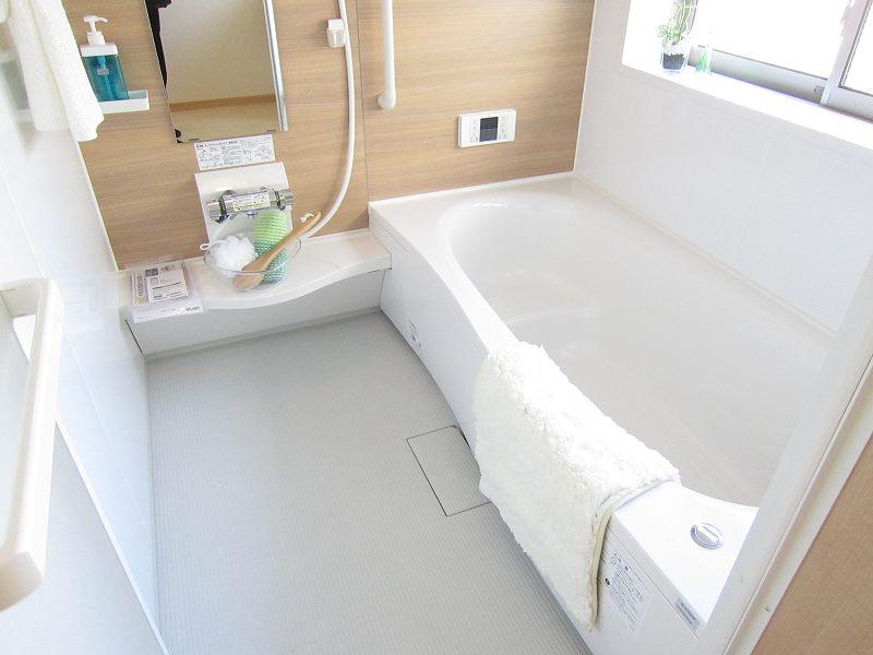 Bathroom. M Building bath