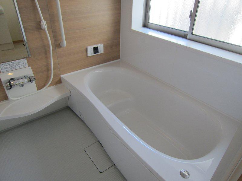 Bathroom. P Building bath