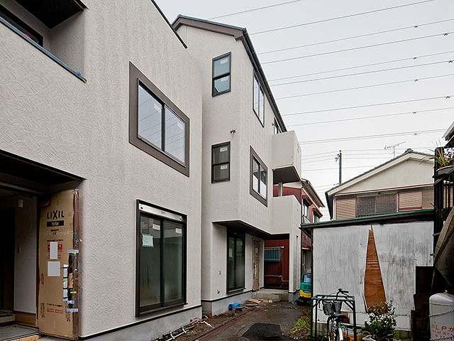 Local appearance photo. Local (12 May 2013) Shooting, 4 Building