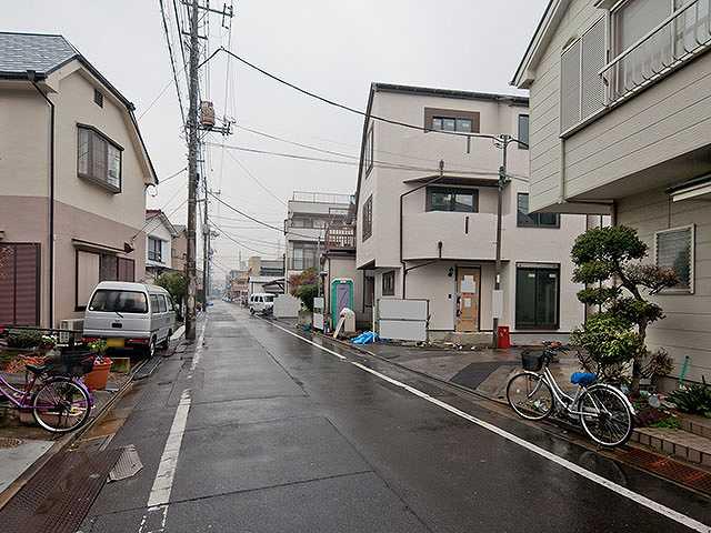 Local photos, including front road. Local (12 May 2013) Shooting