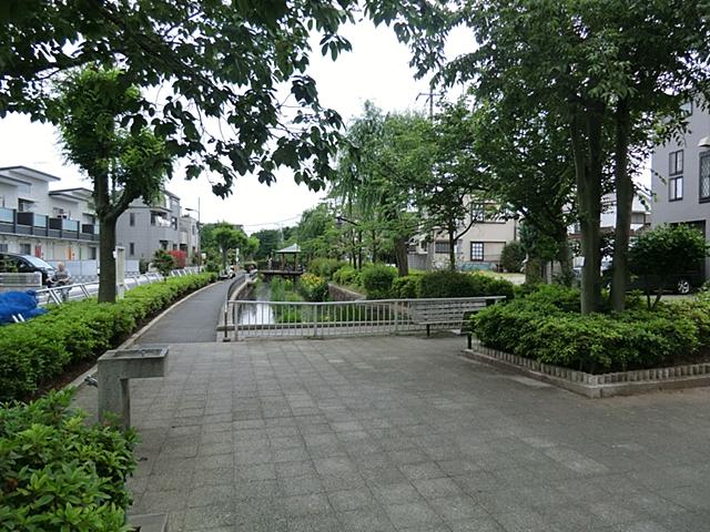 park. Promenade of Minuma bill water park green of 100m total length 1700m until the road rest, Others four seasons of the landscape can enjoy, There is also a fun way, divided into each zone. 