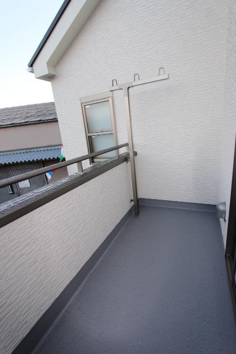 Balcony. Spacious roof balcony (2013 November shooting)