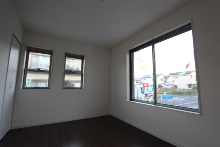 Non-living room. Each room lighting good! (2013 November shooting)