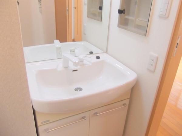 Wash basin, toilet