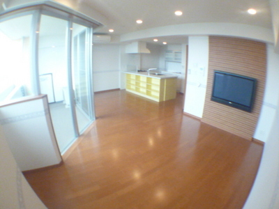 Living and room. Large plasma TV ・ Floor heating ・ Air-conditioned