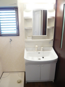 Washroom. Independent wash basin ・ Laundry Area