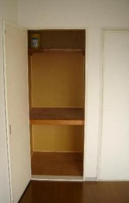 Receipt. Western style room ・ Storage space