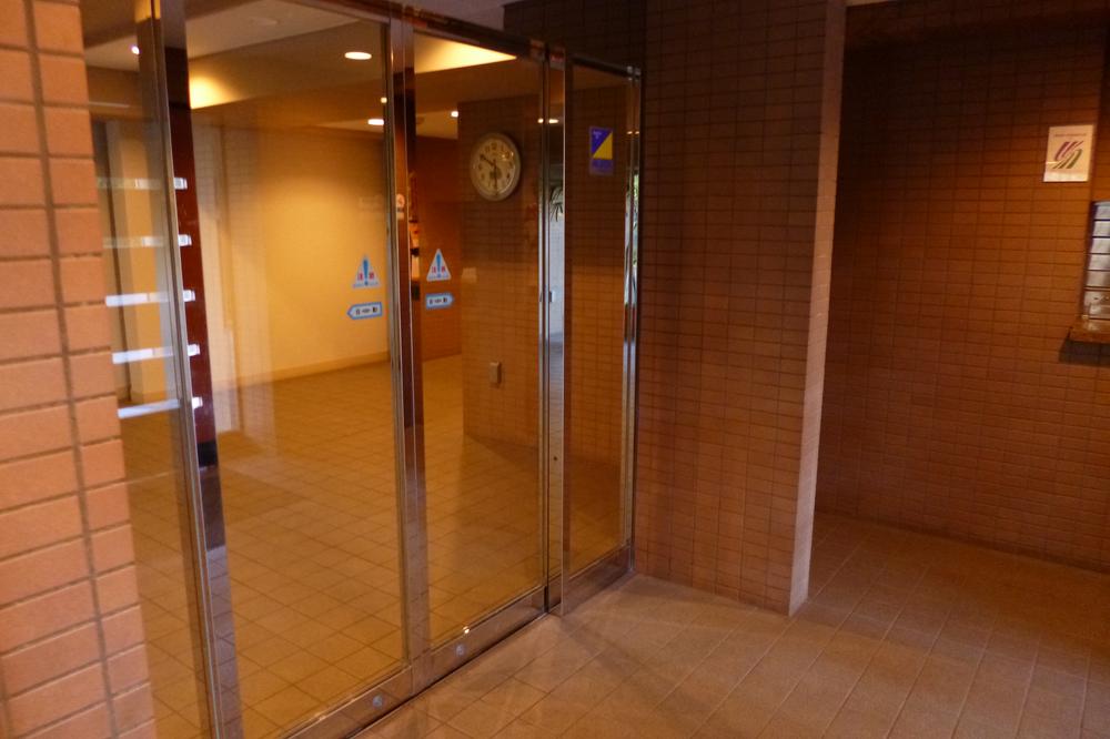 Entrance. Common areas
