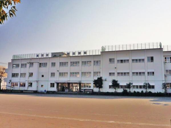 Primary school. 500m to Plain Elementary School