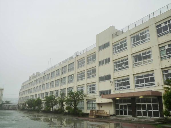 Junior high school. 350m to the east, Shimane Junior High School