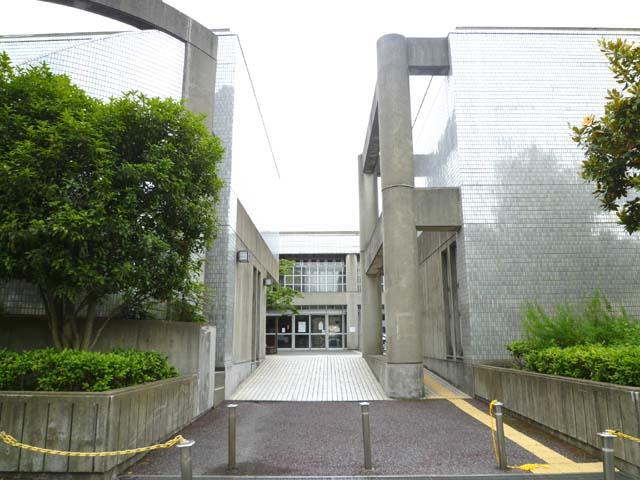 library. 750m to Adachi Ward Hozuka Library
