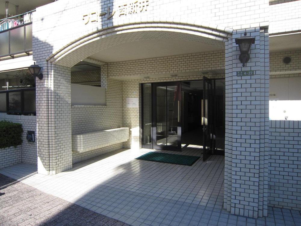 Entrance. Common areas